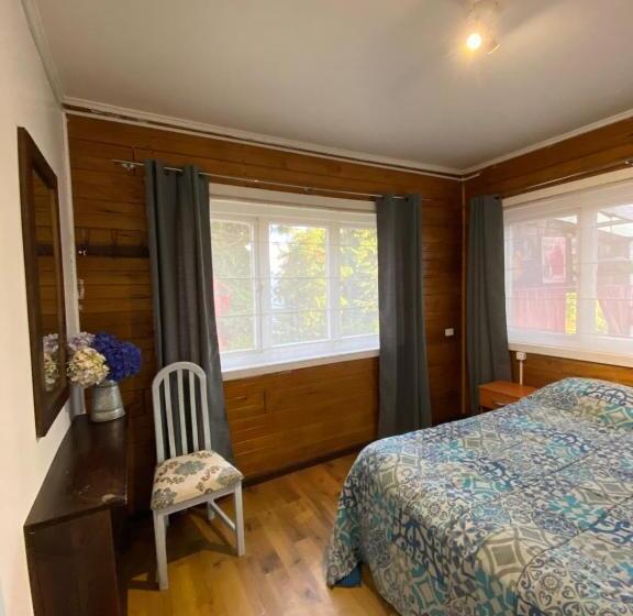 اتاق استاندارد با سرویس بهداشتی مشترک, La Guapa Hostel