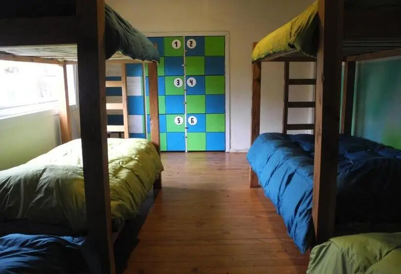 تختخواب در اتاق مشترک, La Guapa Hostel