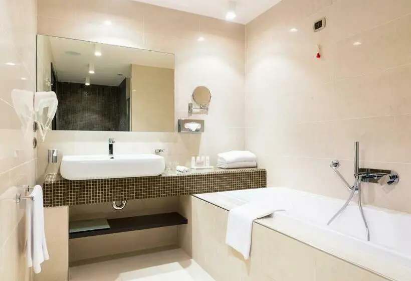 Premium room with river view, Radisson Blu Hotel N Djamena