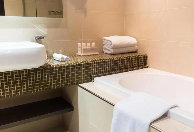 سوئیت با چشم‌انداز رودخانه, Radisson Blu Hotel N Djamena
