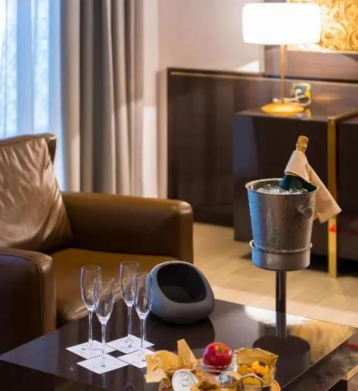 سوییت با چشم‌انداز استخر, Radisson Blu Hotel N Djamena