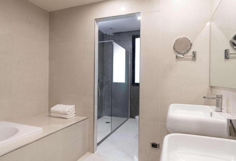 套房带泳池景, Radisson Blu Hotel N Djamena