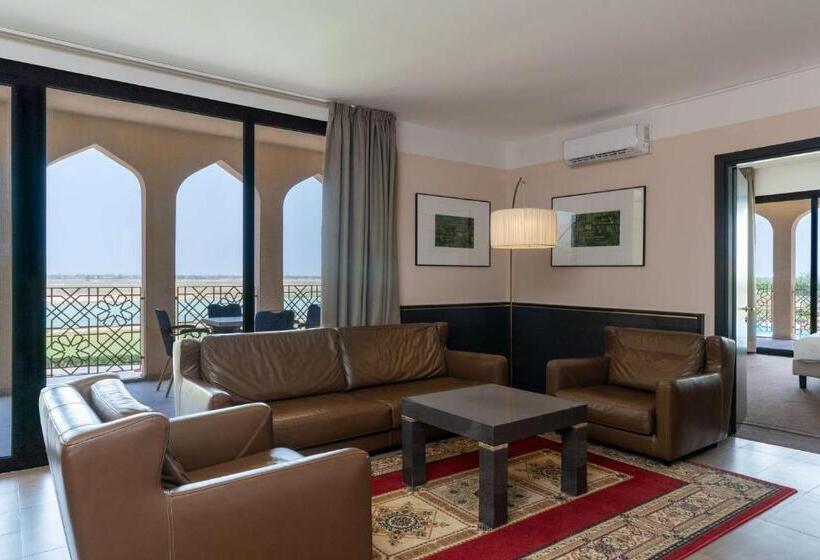 套房带泳池景, Radisson Blu Hotel N Djamena
