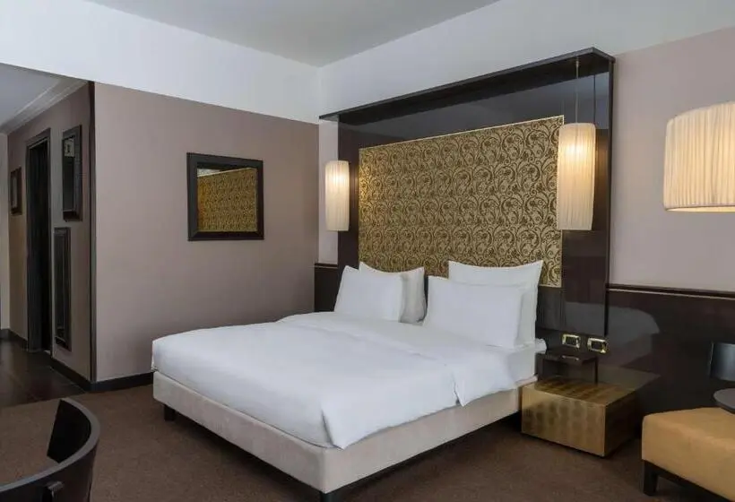 سوییت با چشم‌انداز استخر, Radisson Blu Hotel N Djamena