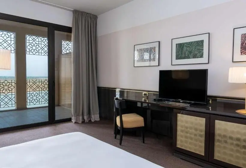 سوییت با چشم‌انداز استخر, Radisson Blu Hotel N Djamena