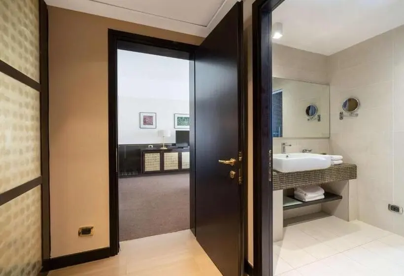 سوییت با چشم‌انداز استخر, Radisson Blu Hotel N Djamena