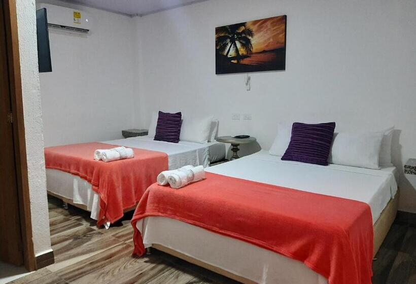 חדר סטנדרט לארבעה, Sunset Beach