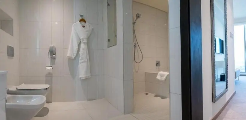 سوییت جونیور با چشم‌انداز شهر, The Grove Hotel & Conference Centre Bahrain