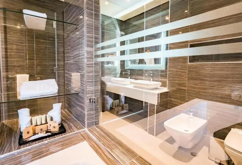 اتاق لوکس با چشم‌انداز دریا, The Grove Hotel & Conference Centre Bahrain