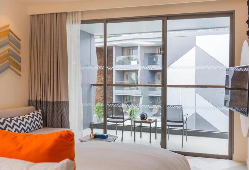 اتاق استاندارد با چشم‌انداز استخر, The Sis Kata Resort   Adult Only