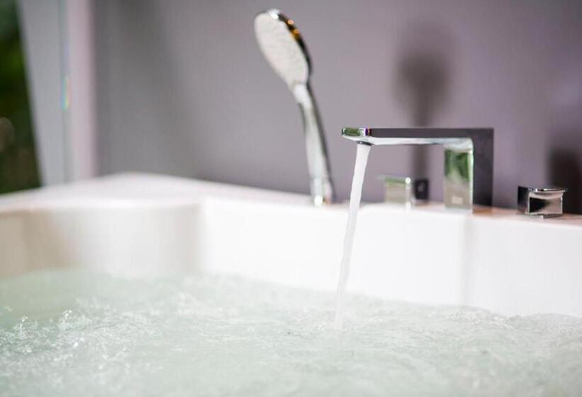 스탠다드 자쿠지 룸, The Sis Kata Resort   Adult Only