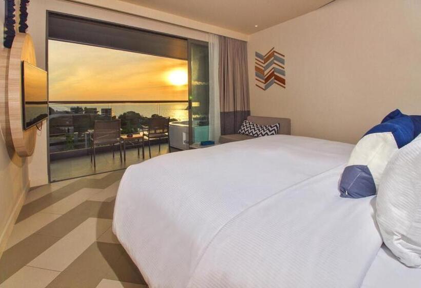 اتاق اساندارد با چشم‌انداز جانبی به دریا, The Sis Kata Resort   Adult Only