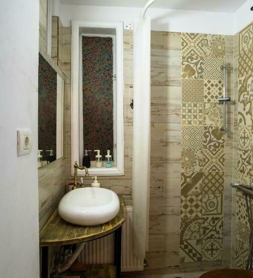 اتاق اکونومی, Cloud 9 Living