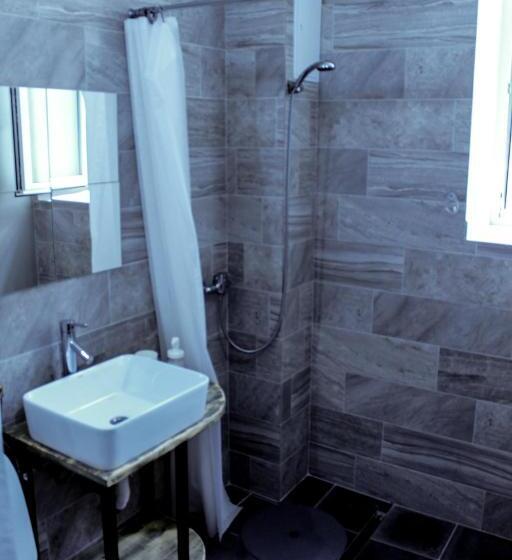 اتاق استاندارد سه نفره, Cloud 9 Living