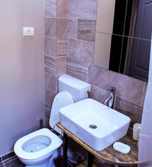 اتاق استاندارد سه نفره, Cloud 9 Living