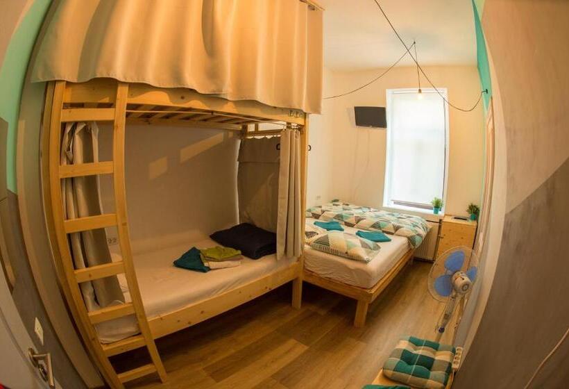 اتاق استاندارد چهار تخته, Cloud 9 Living