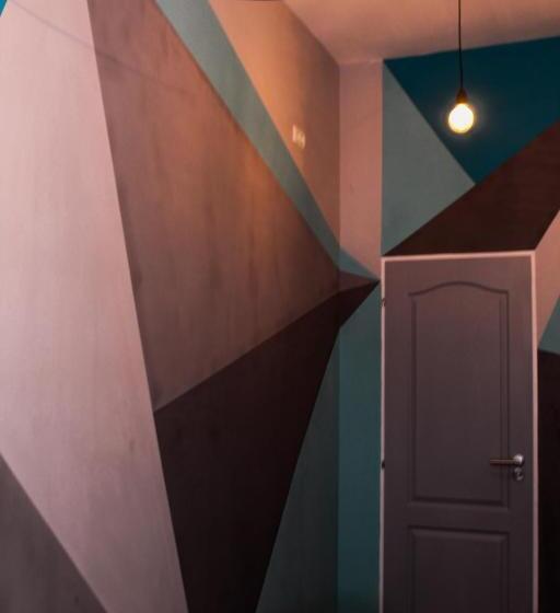 اتاق اکونومی, Cloud 9 Living