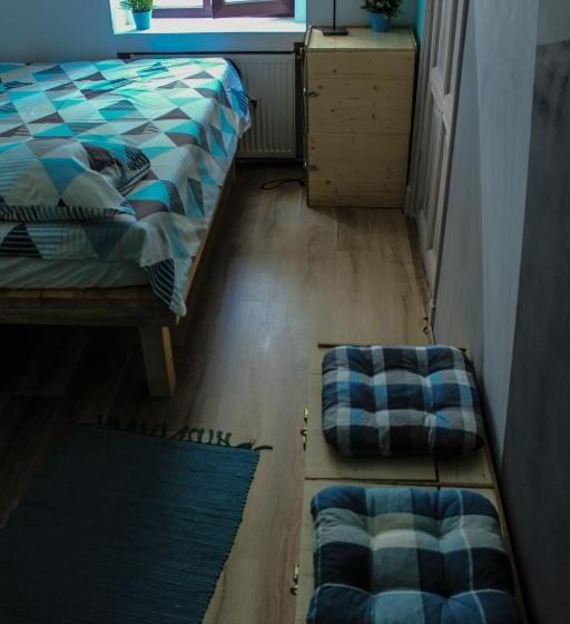 اتاق اکونومی, Cloud 9 Living