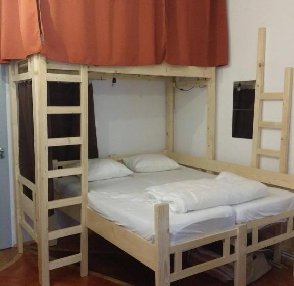 اتاق خانوادگی, Cloud 9 Living