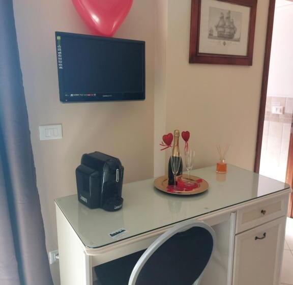 اتاق استاندارد سه تخته با بالکن, Fiumicino Inn Airport
