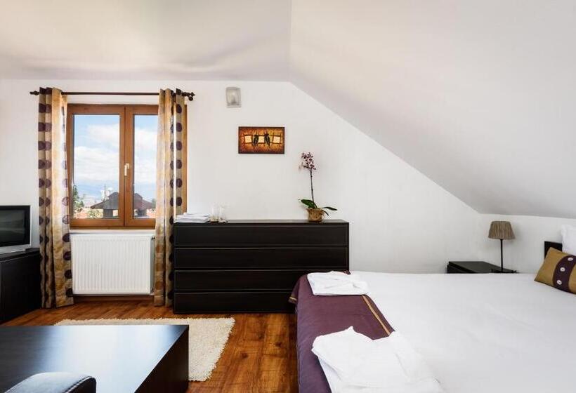 Полулюкс, Velinov Boutique