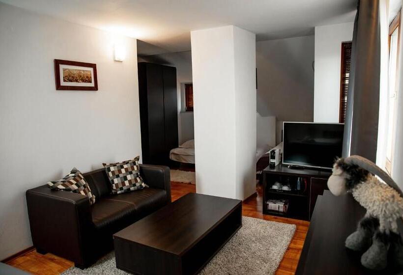 Полулюкс, Velinov Boutique