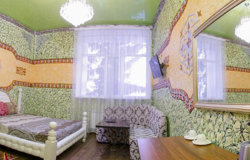 استودیوی استاندارد, Complex Insar