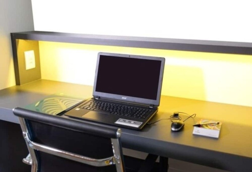 غرفة قياسية ثلاثية, Dubai Suites