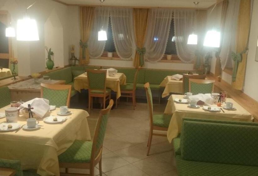 Трехместный Номер Стандарт с Балконом, Garni Angerer