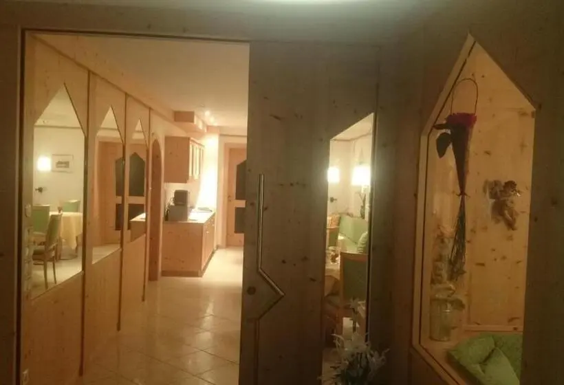 Standard Kolmen Hengen Huone Parveke, Garni Angerer