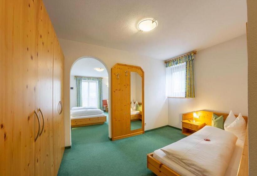 Трехместный Номер Стандарт с Балконом, Garni Angerer