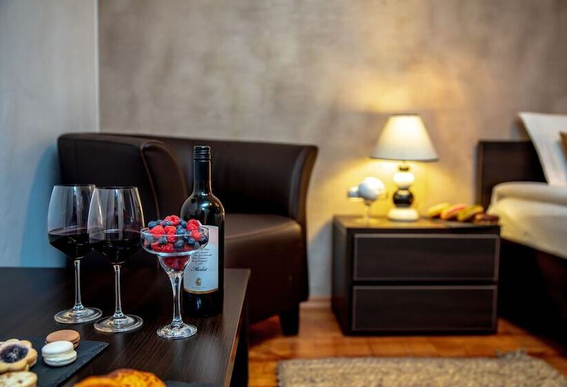 Номер Стандарт, Velinov Boutique