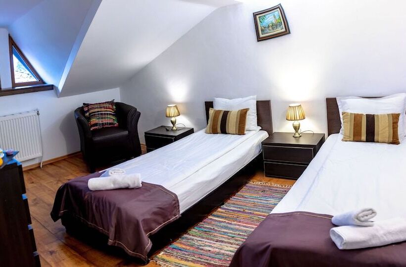 דירת חדר, Velinov Boutique