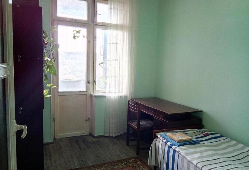 스탠다드 싱글 룸, Room In The Centre