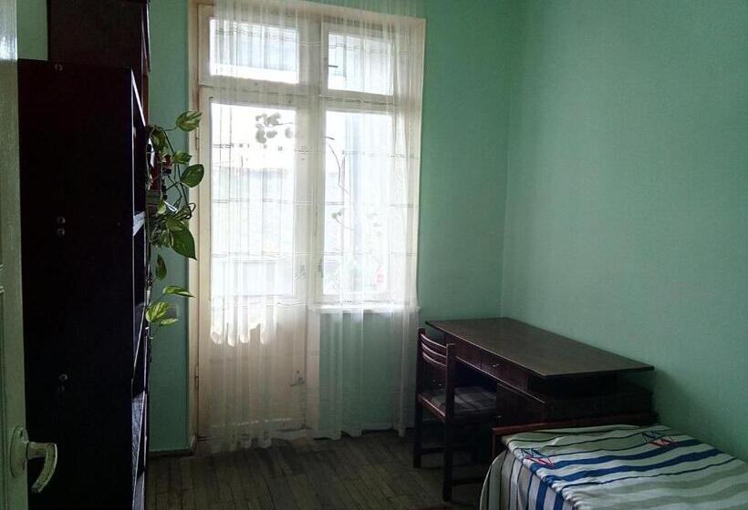 스탠다드 싱글 룸, Room In The Centre