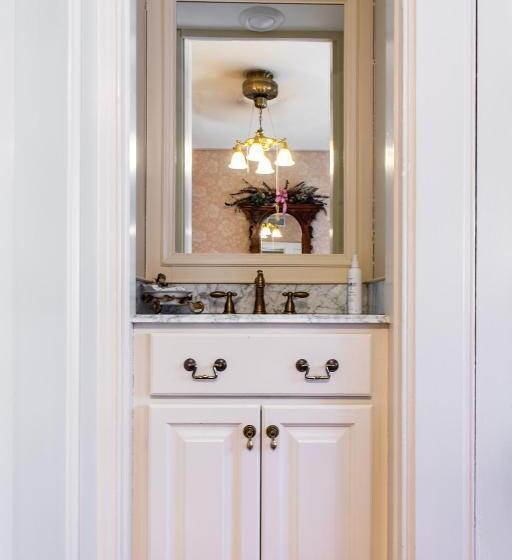 Номер Deluxe, Emig Mansion