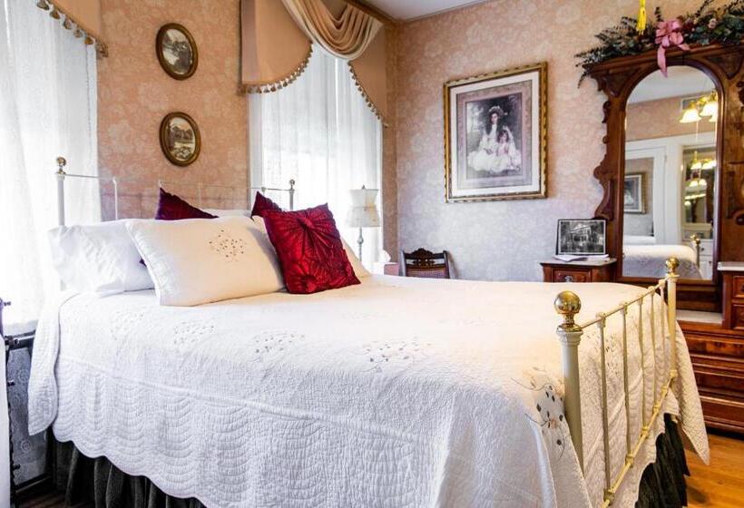 Номер Deluxe, Emig Mansion