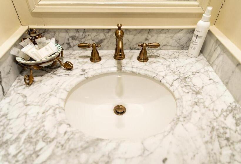 Номер Deluxe, Emig Mansion