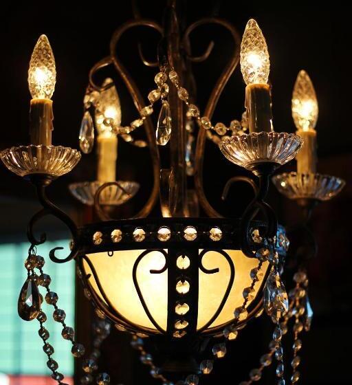 Люкс, The Old Liberty Schoolhouse