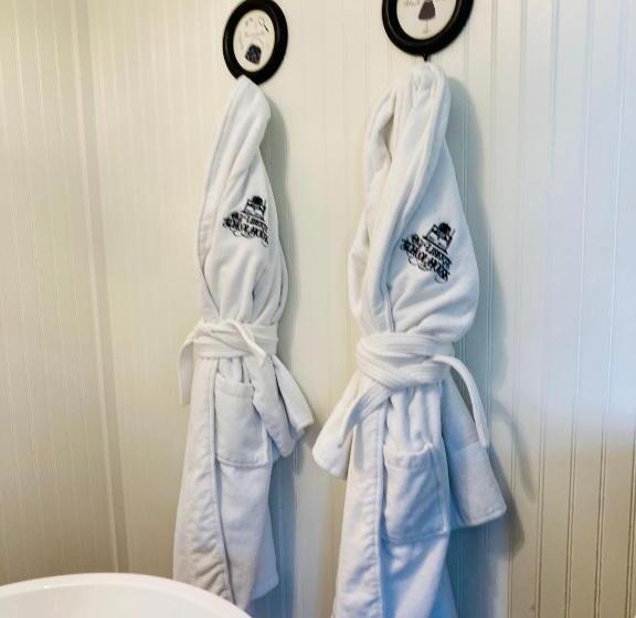 Студия Deluxe, The Old Liberty Schoolhouse