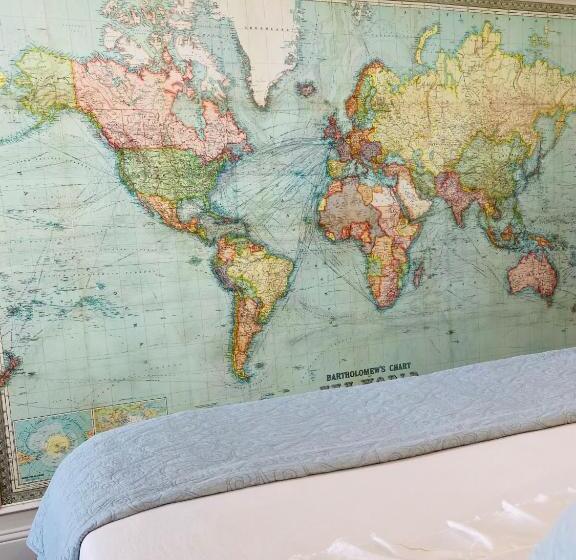 Студия Deluxe, The Old Liberty Schoolhouse