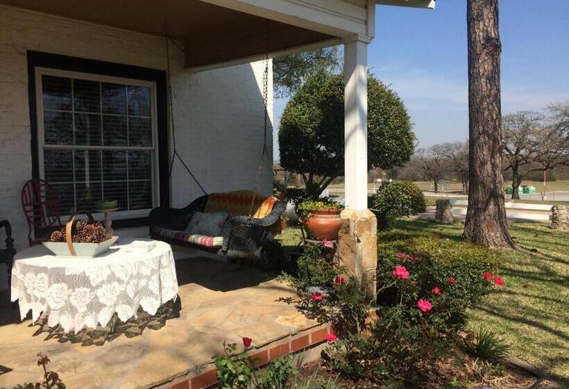Люкс, The Old Liberty Schoolhouse