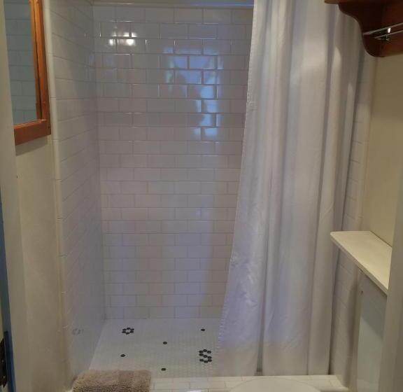 标准间, The Squibb Houses