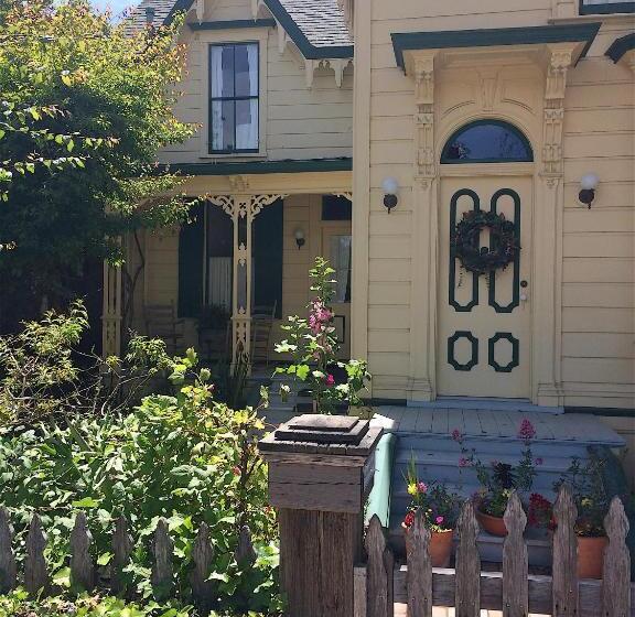 标准间, The Squibb Houses