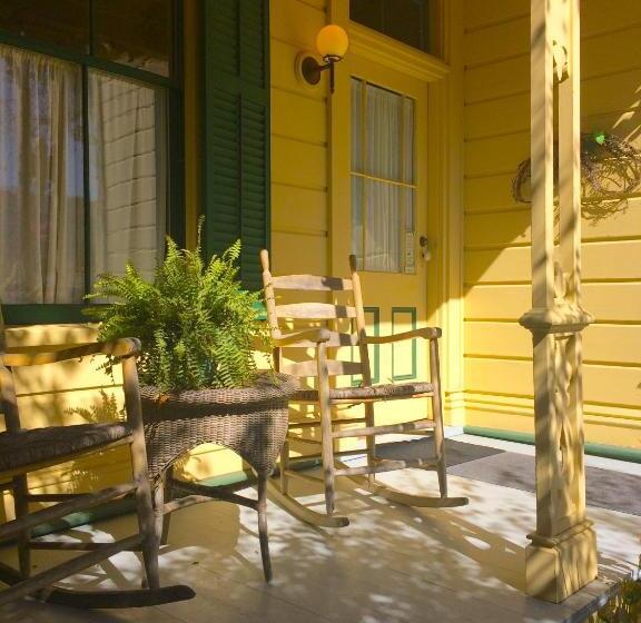 标准间, The Squibb Houses