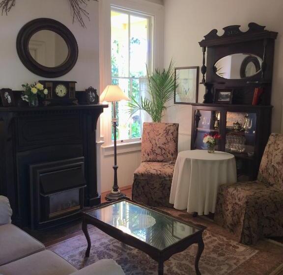 标准间, The Squibb Houses