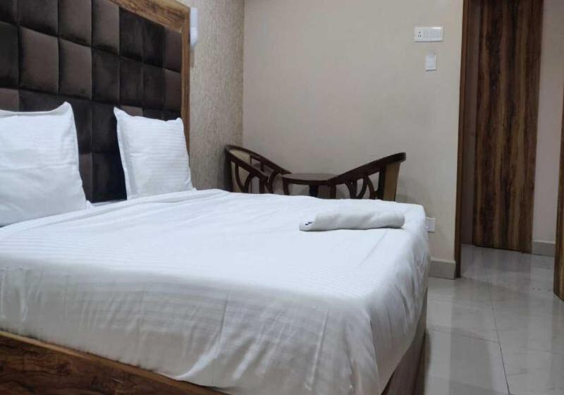 标准间, M V Grand