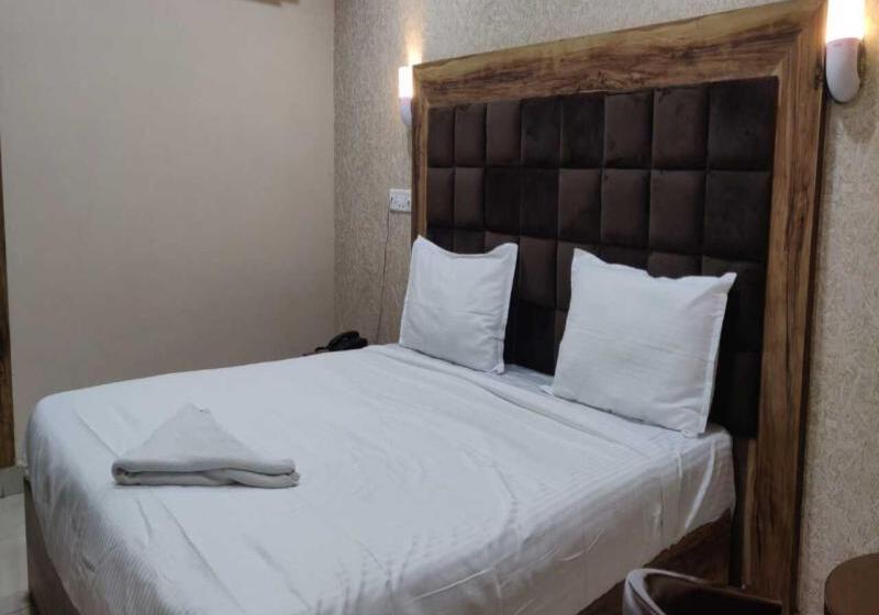 标准单人间, M V Grand