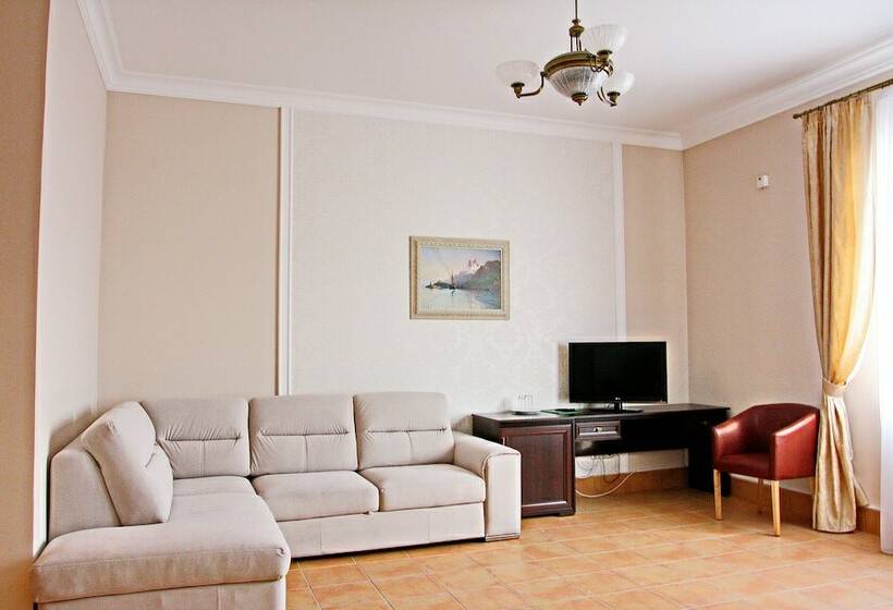 اتاق خانوادگی, Becker