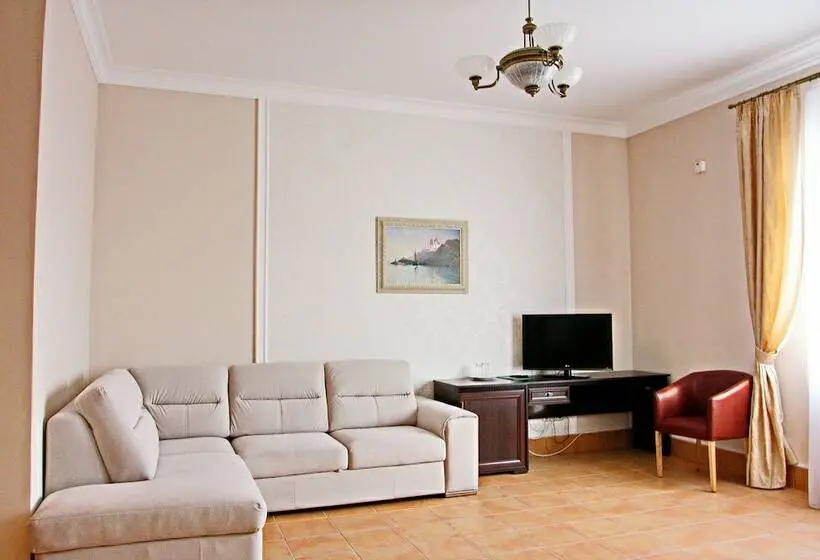 Chambre Familiale, Becker